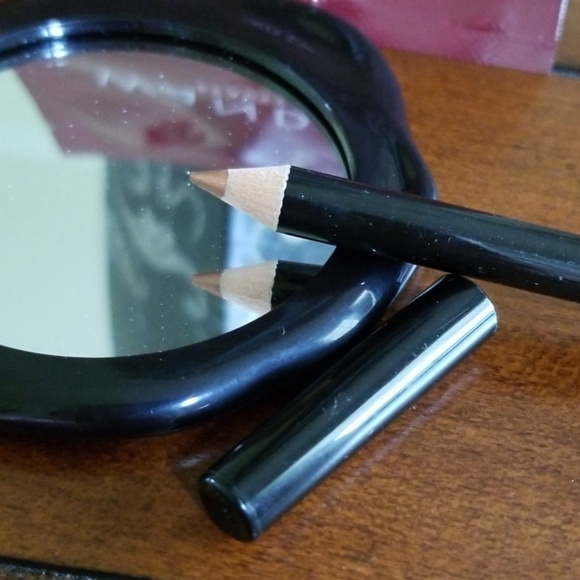 KAT VON D MIRROR 😎 - Picture 3 of 8